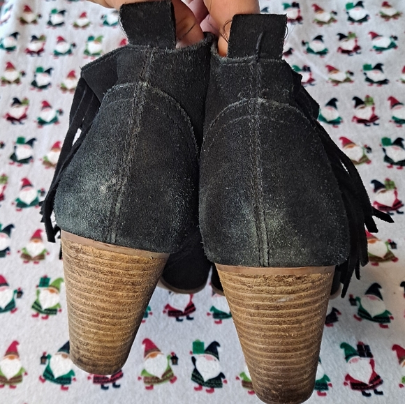 Stylish distressed black suede Steve Madden fringe booties, 10 - Picture 10 of 12